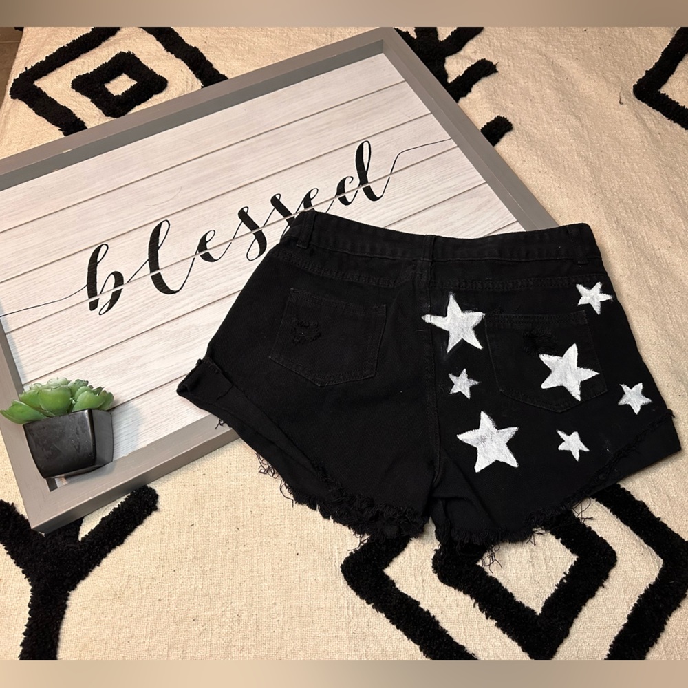 SHORT WITH STARS